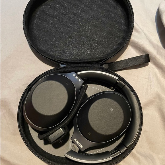 Sony XM2 Headphones - Picture 3 of 4